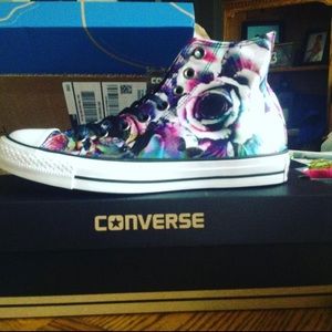 Converse neon flowers